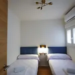 Leo Home- Bright & Centric 3 Bedrooms Apartment With Private Parking Inside