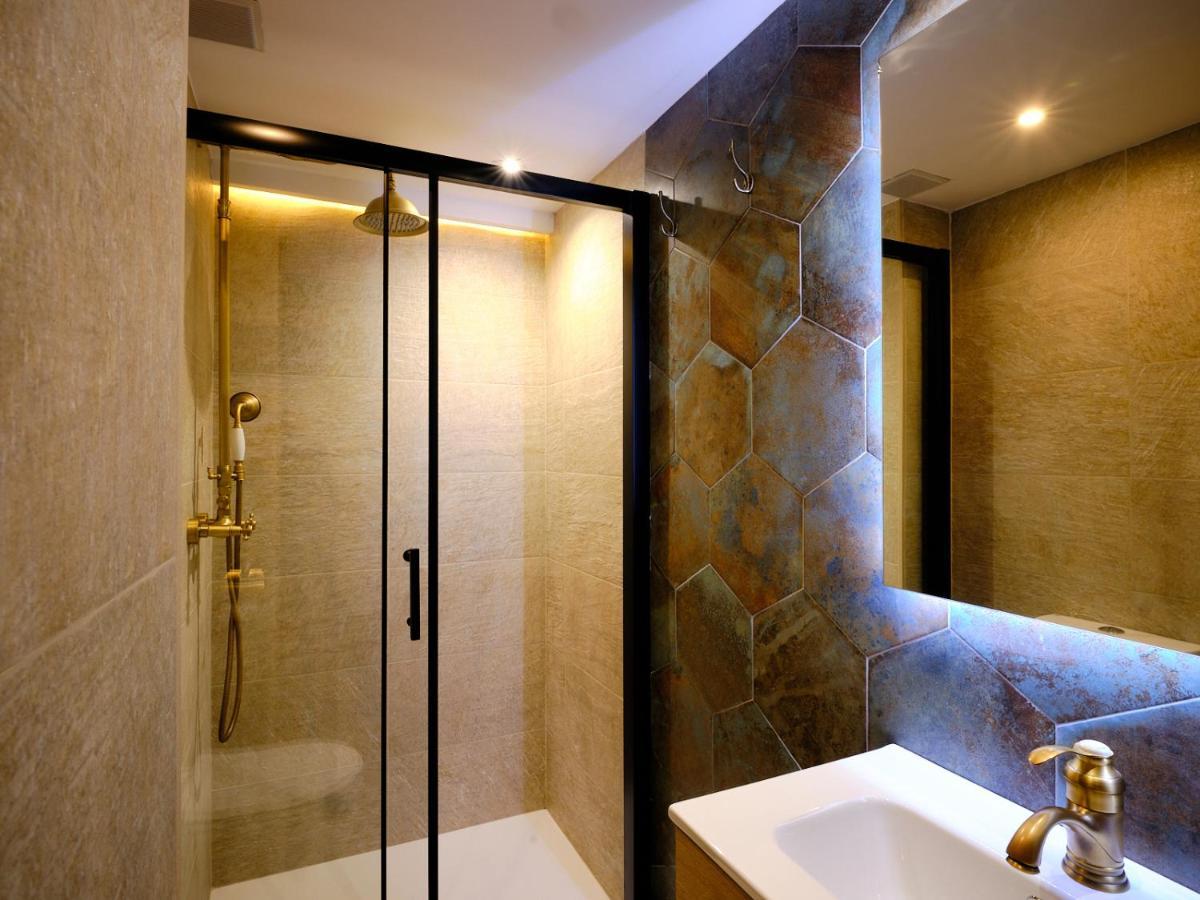 Leo Home- Bright & Centric 3 Bedrooms With Private Parking Inside Appartamento